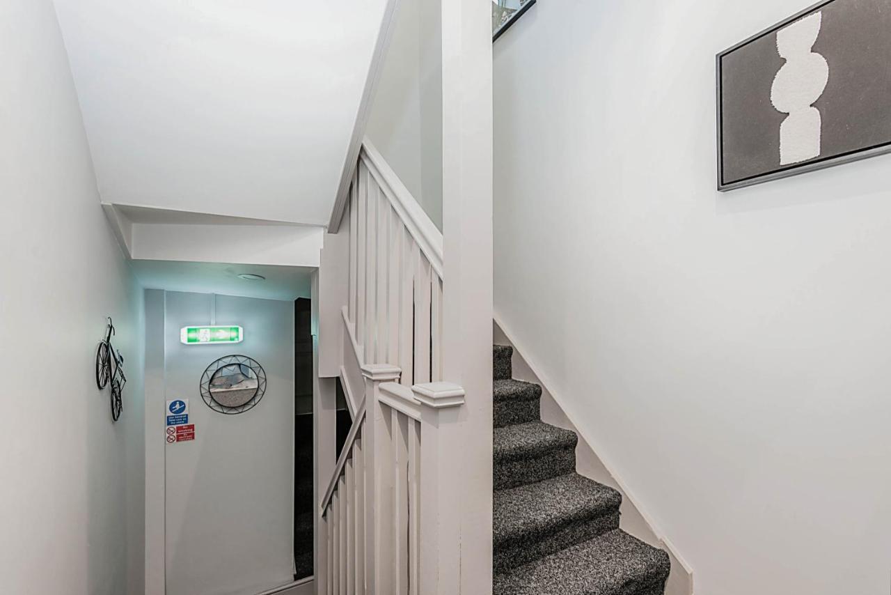 The Burton Penthouse By Fortuna Property Cheltenham Exterior photo